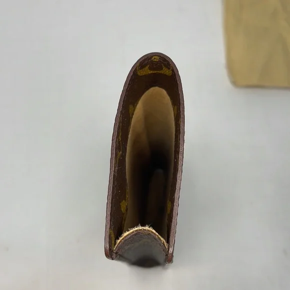 Authentic Louis Vuitton glasses case with lens cleaner and COA - Picture 2 of 9